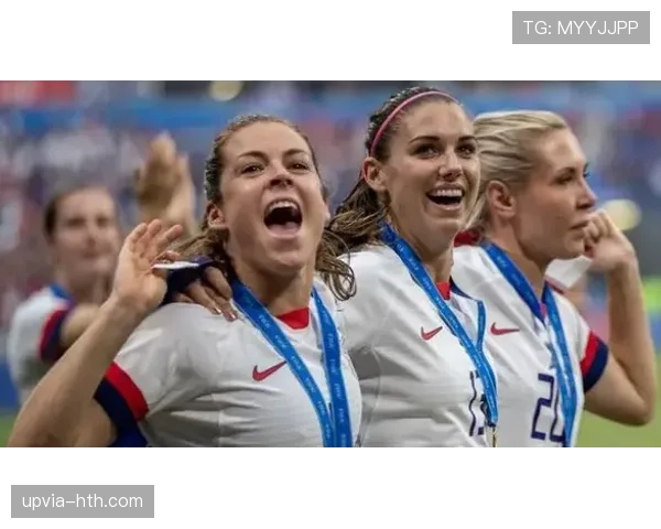 亚历克斯·摩根比赛完直接去接娃？这妈系球星的日常也太真实了