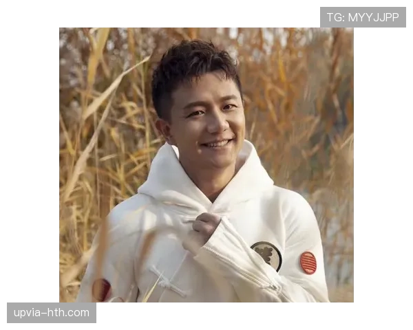 陈一冰退役后还在坚持五点起床练核心？这自律看得我连夜删了宵夜订单